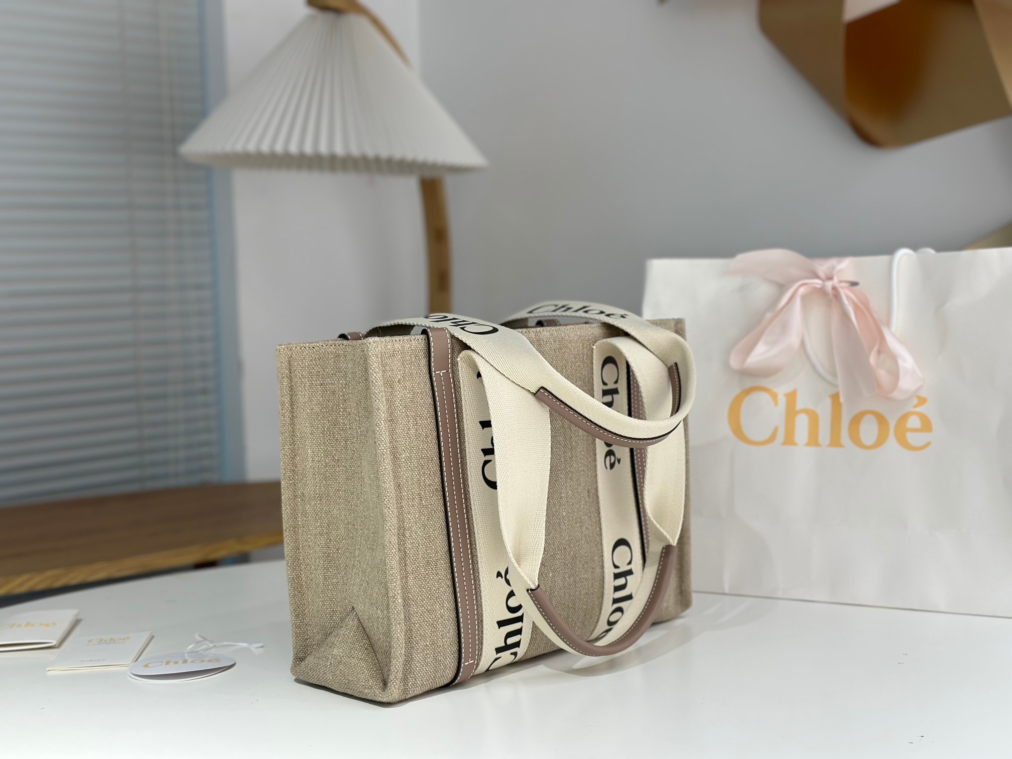 Chloe Medium Woody Tote Bag In Linen 